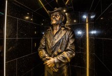 lemmy-statue-levan-tk.jpg