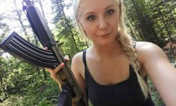 Lauren_Southern_With_Rifle.jpg