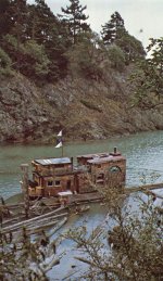 930x1600xhouseboats4.jpg