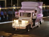 0578-2906730-epa04556756_Security_officers_cling_on_a_special_Jeepney_a_popul-a-21_1421135531671.jpg