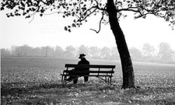 Man-sitting-on-a-bench-un-014.jpg